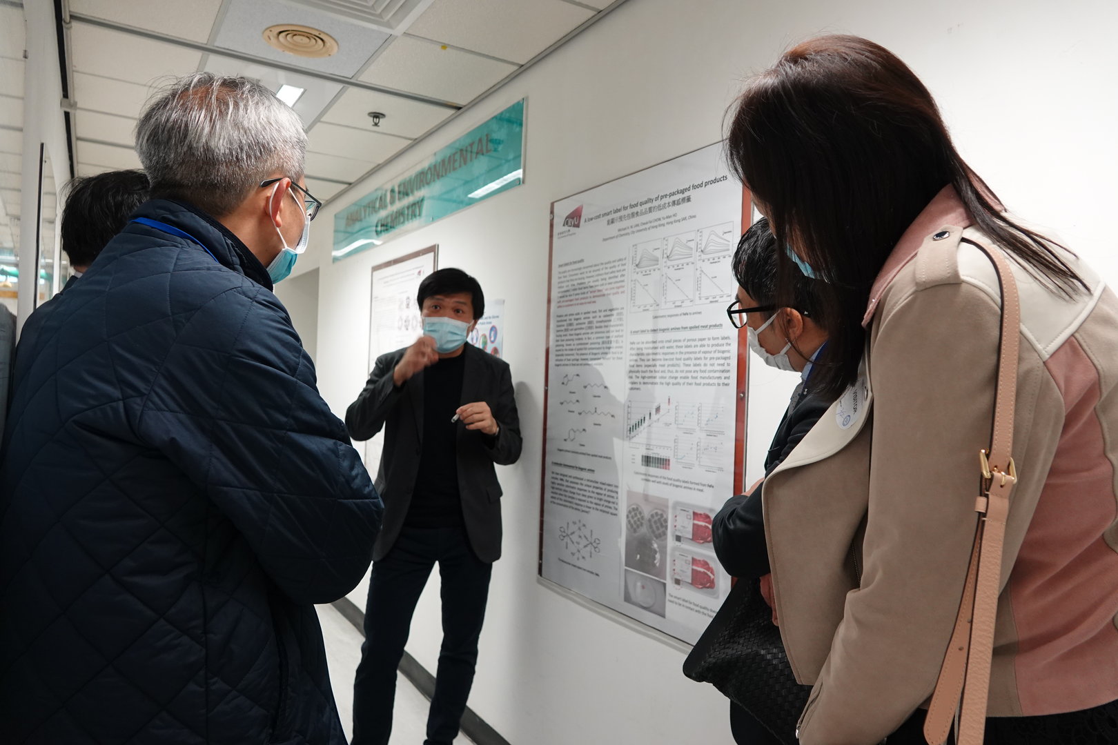 Professor Michael Lam introduced the low-cost smart food labels. 
