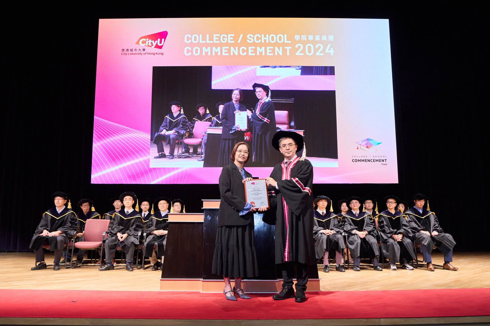 The College of Science Distinguished Alumni Award was presented to Ms. Elizabeth Kwong (left) by CSCI Dean Prof. Xin Wang (right).