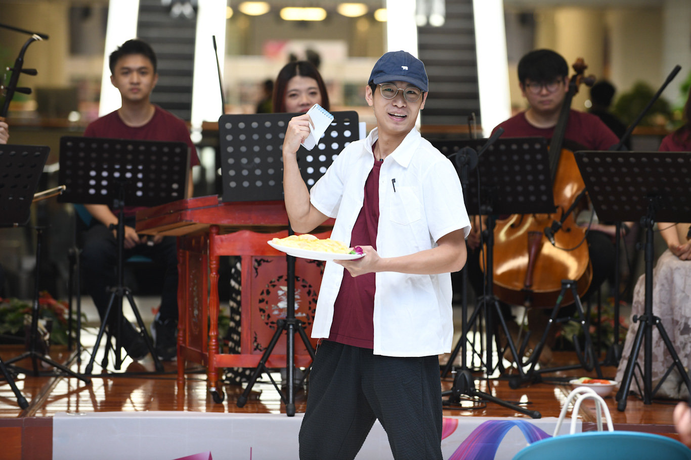 Musical Theater: Music at the Sidewalk Snack Booth (Da Pai Dang)