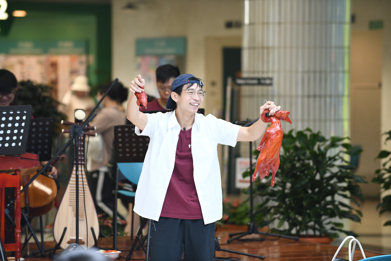 Musical Theater: Music at the Sidewalk Snack Booth (Da Pai Dang)