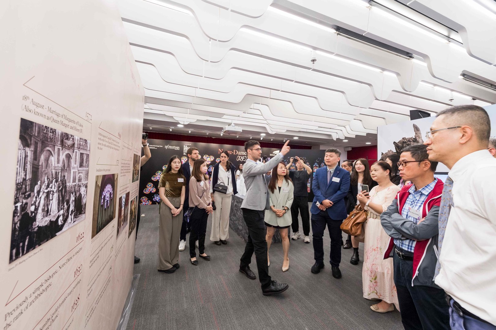 CXO Exhibition: Notre–Dame (Re)births