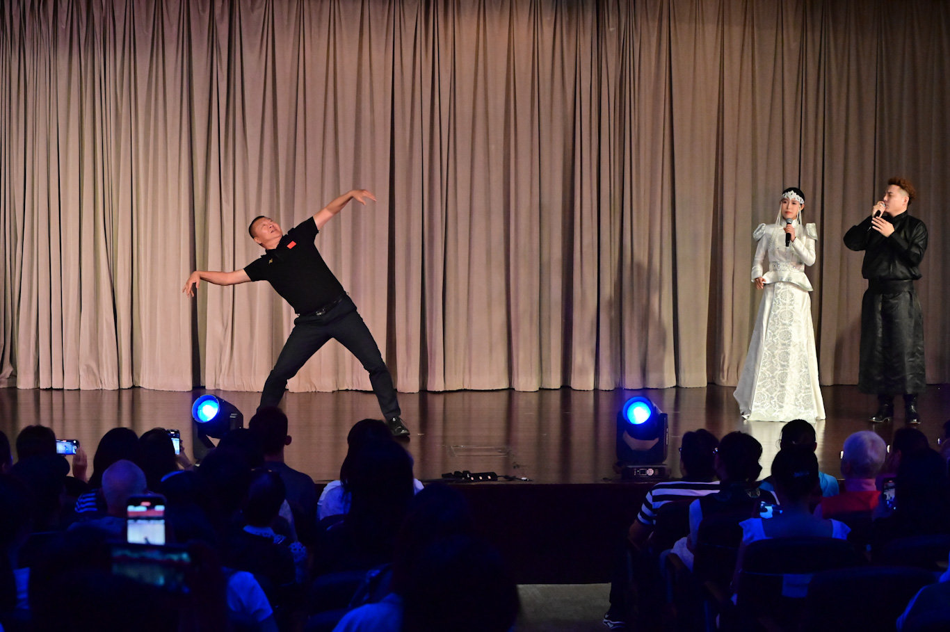 Colorful Breeze: Chinese Ethnic Song and Dance Gala