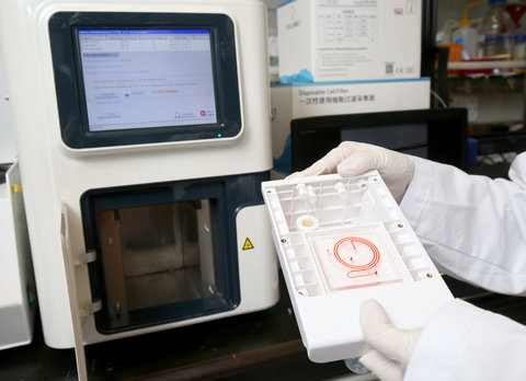 Professor Yang and his team will develop next-generation microfluidics-based CTC detection technology, to further enhance the efficiency and sensitivity of cancer early screening and disease monitoring. 