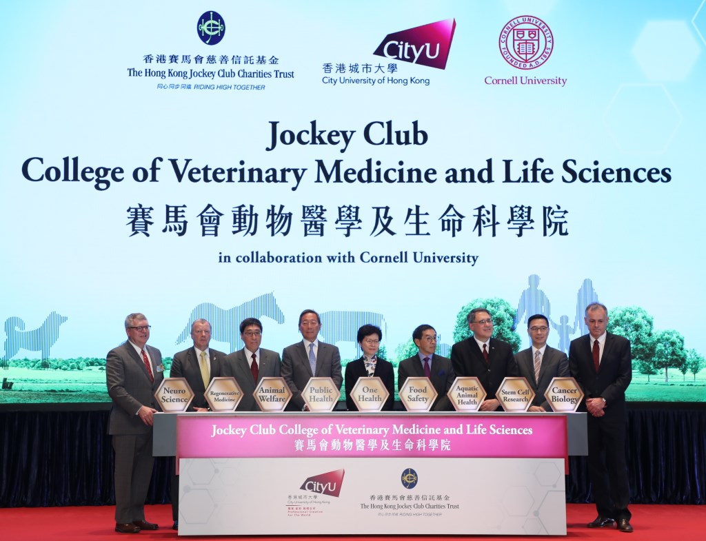 From left: Prof. Lorin Warnick, Mr Winfried Engelbrecht-Bresges, Prof. Way Kuo, Dr Simon S O Ip, Mrs Carrie Lam, Mr Carlson Tong Ka-shing, Mr Lester Garson Huang, Mr Kevin Yeung Yun-hung, Prof. Michael Reichel
