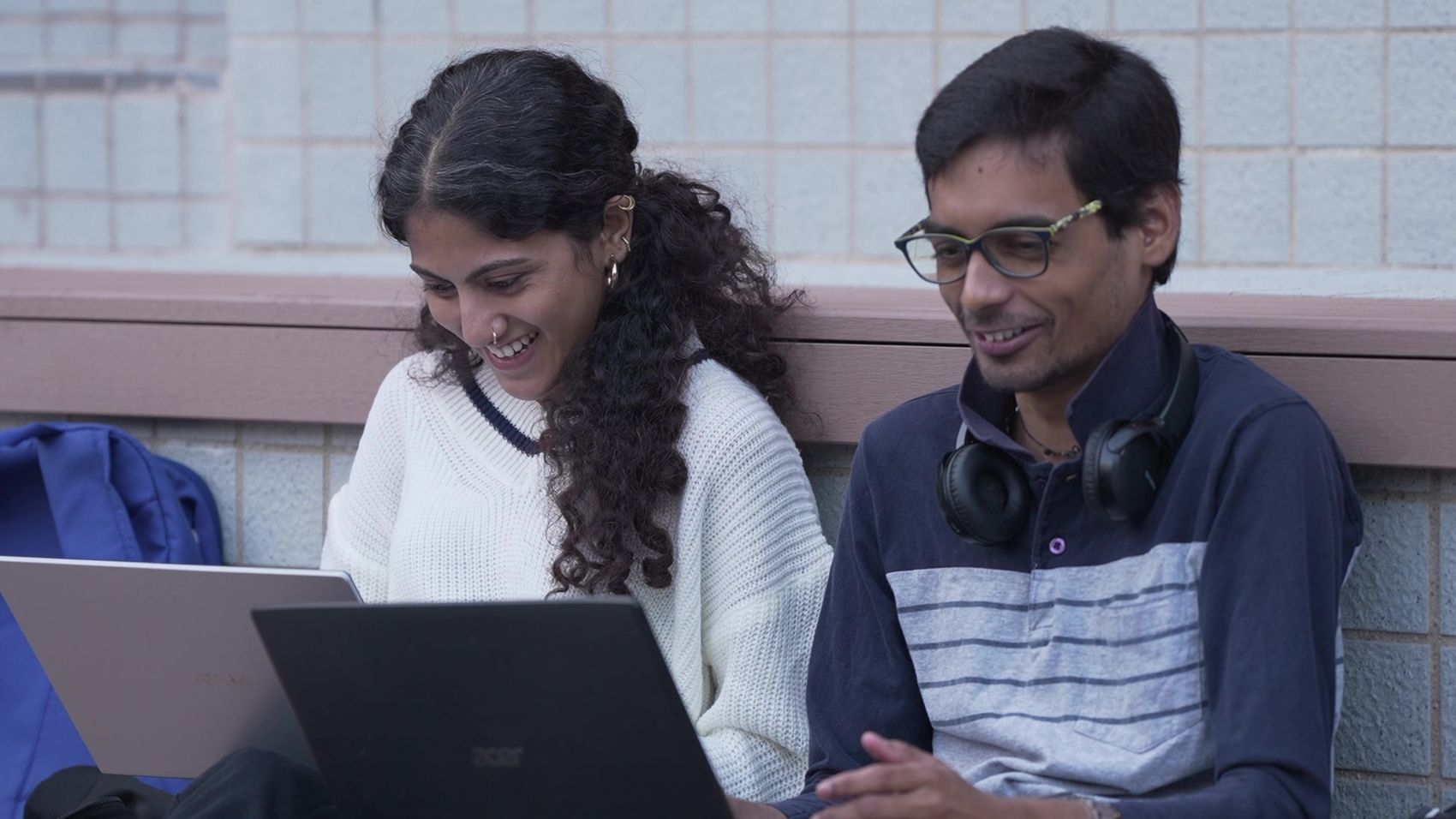 Miss RANGDHOL Khushi (left)