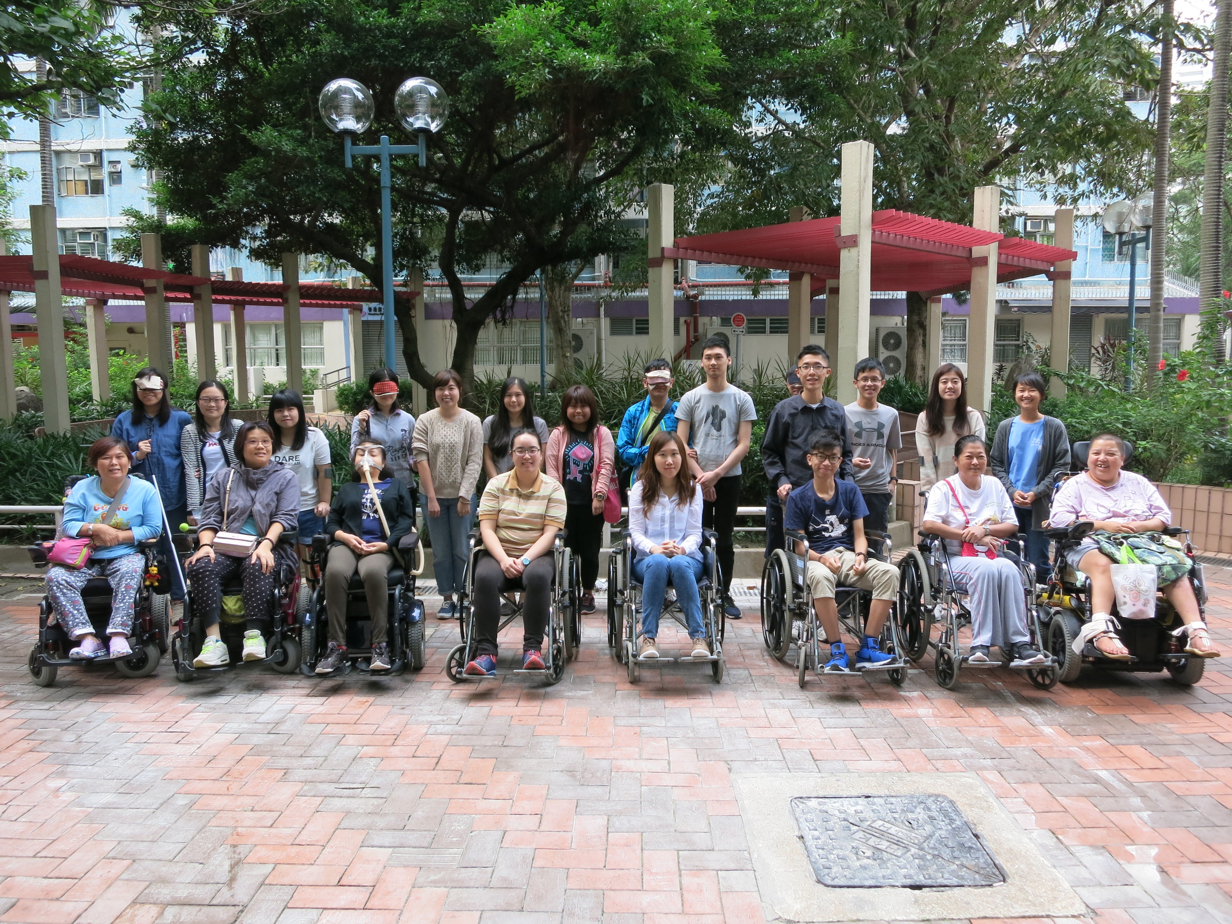There were IAs and the instructors. 