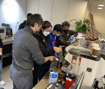 Students are trying latte art.