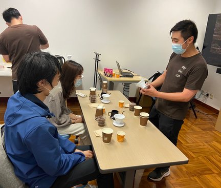 Tutor is introducing the equipment for Hand Drip Coffee.
