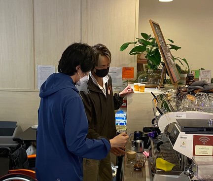 Student practice on Latte Art.
