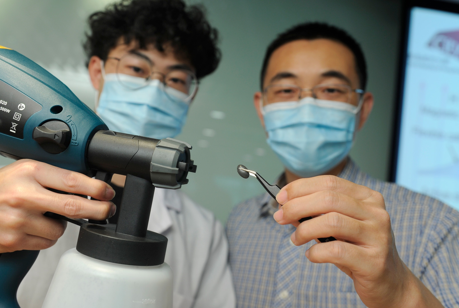 M-spray can adhere to the surfaces of one, two or three-dimensional objects instantly.