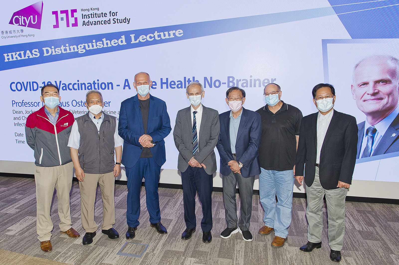 Professor Michael Yang Mengsu, Vice-President (Research and Technology) of CityU (first from left), Professor Jacob C. Huang, Executive Director of HKIAS (first from right), and Fellows of HKIAS attended Professor Osterrieder (third from left)’s talk titled “Covid-19 Vaccination - A One Health No-Brainer”.