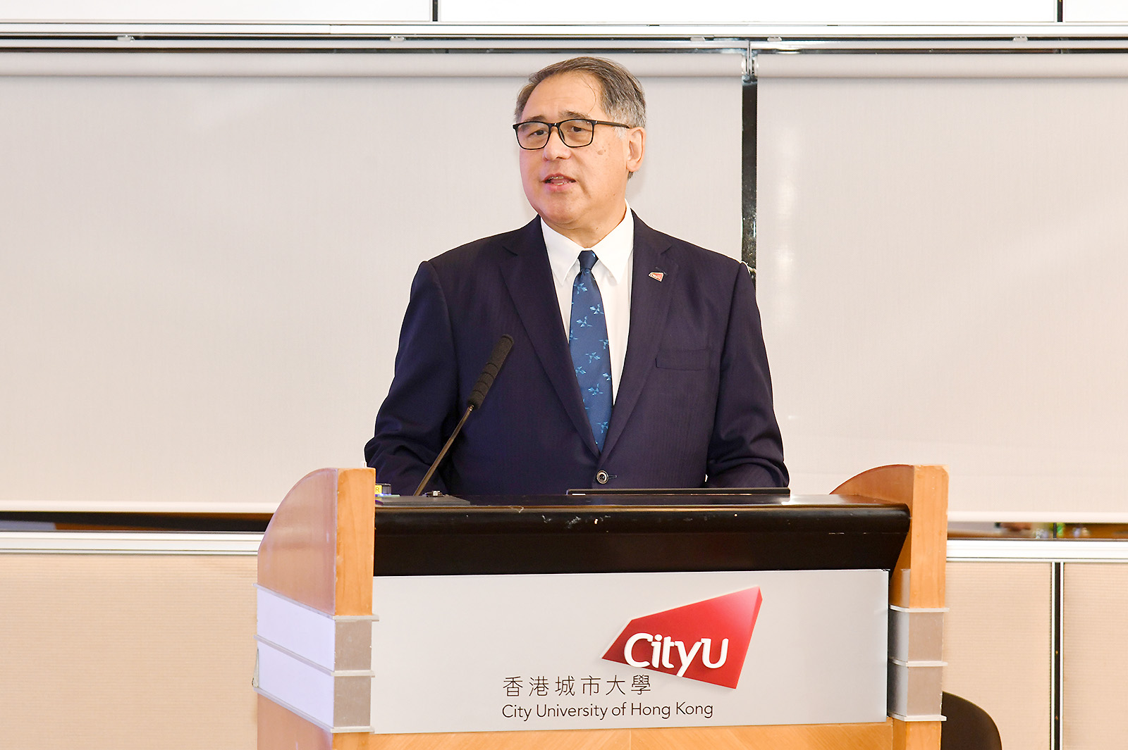 2. Mr Lester Garson Huang delivered a welcoming speech to the delegation from Kazakhstan.