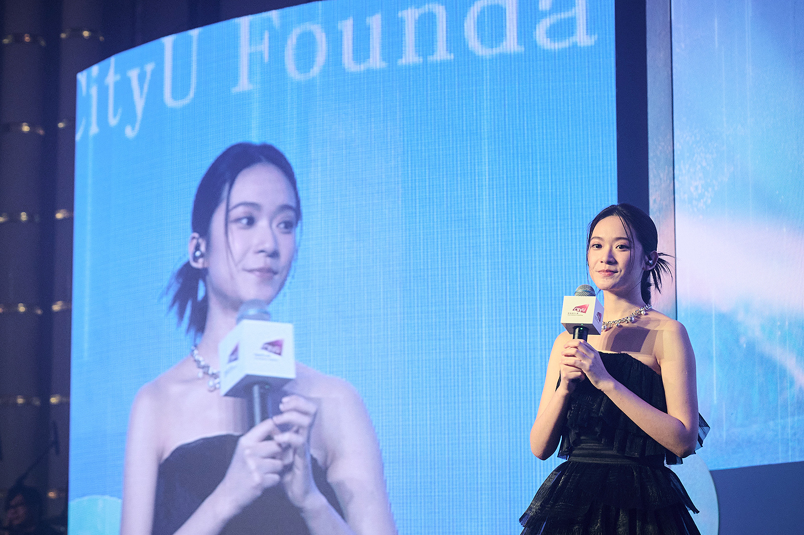 Guests enjoy wonderful performances by CityU alumni.