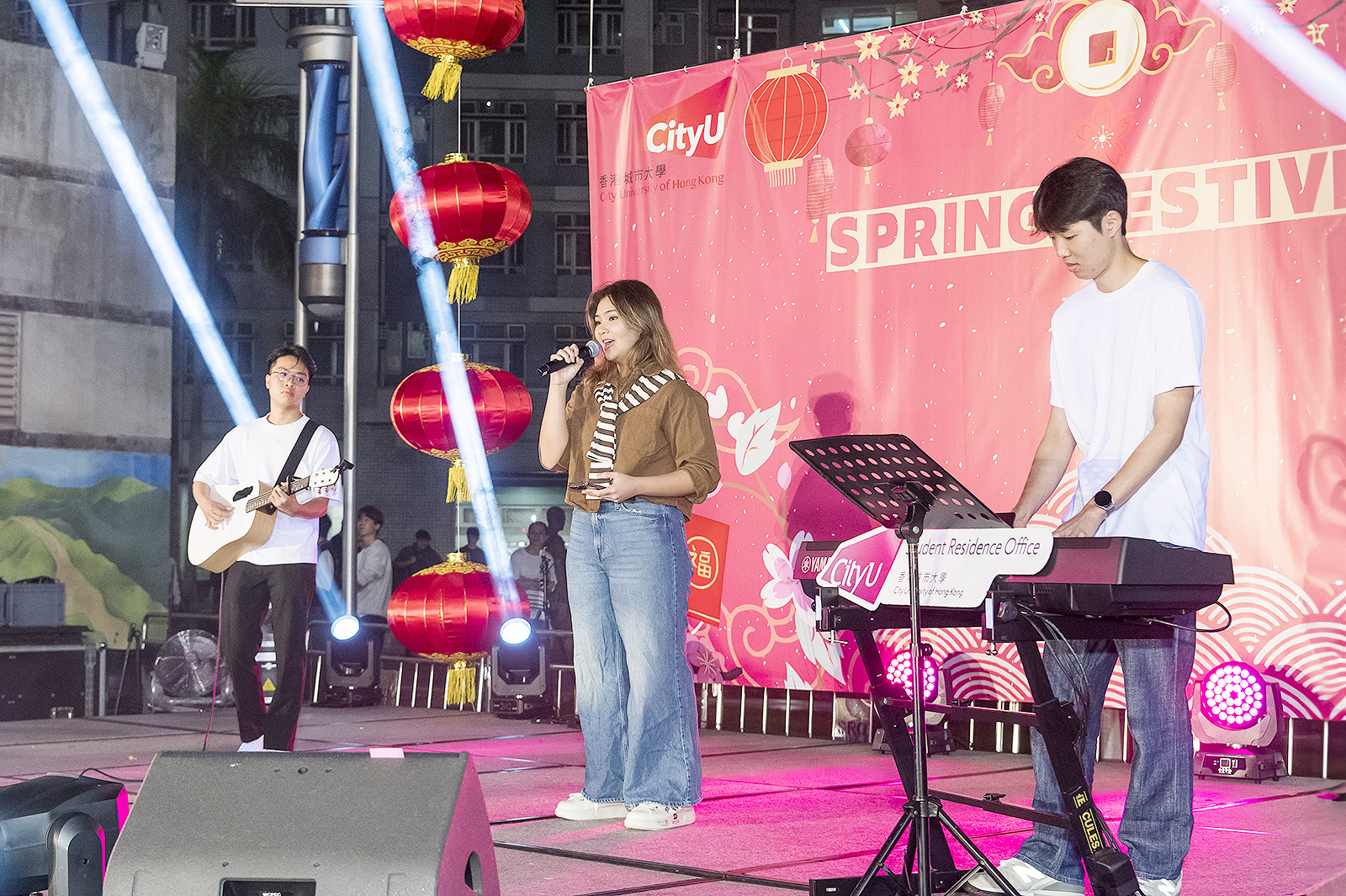 幾位國際學生帶來歌唱表演，透過音樂作文化交流。
