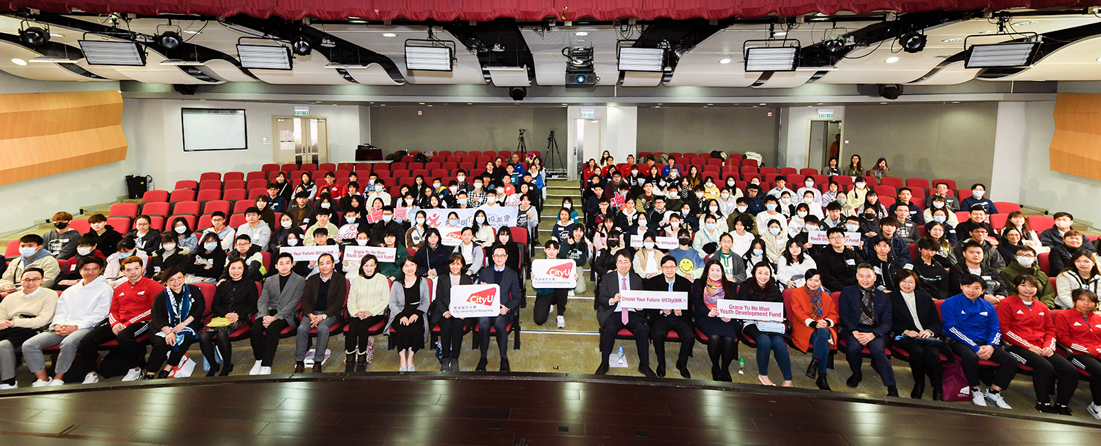 About 120 secondary school students gain valuable insights into the diverse range of undergraduate programmes and student life at CityUHK during the event.