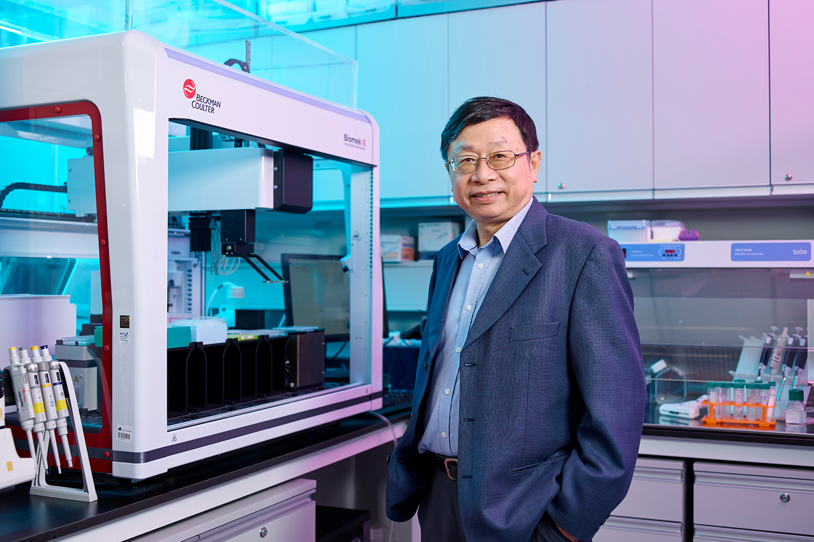 Professor Huang Yu