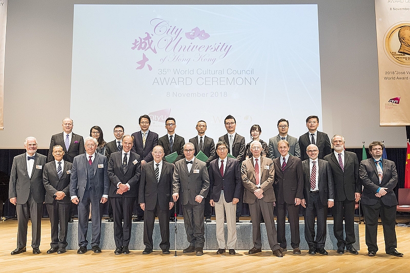 Hundreds of guests attended the ceremony to celebrate the outstanding performances of the two WCC Awards winners and nine young scholars from CityU.