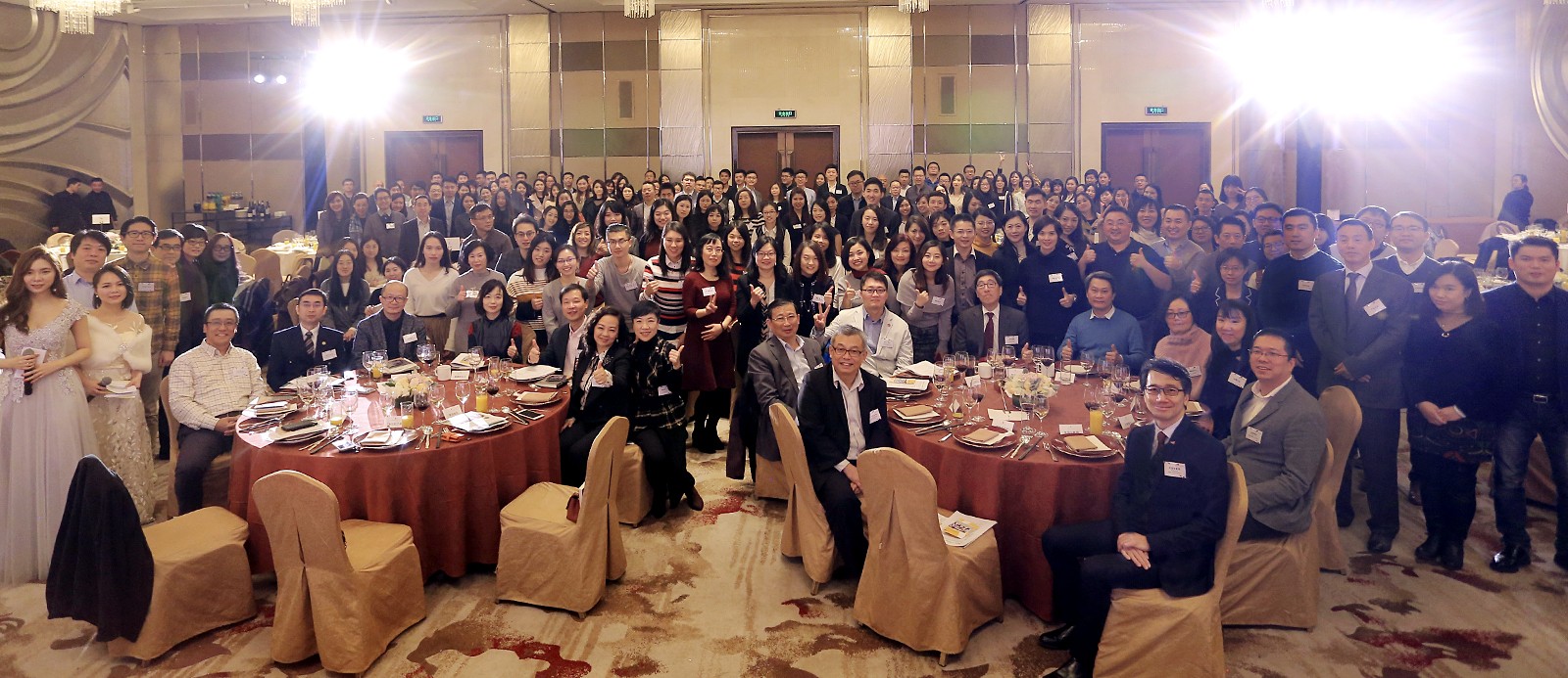 A record number of participants attend the alumni dinner in Shanghai. 