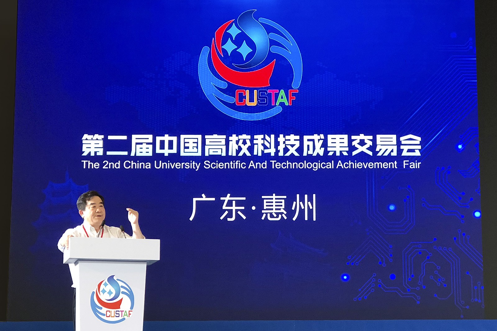 Professor Jen, CityU Provost, delivers talks at two forums.