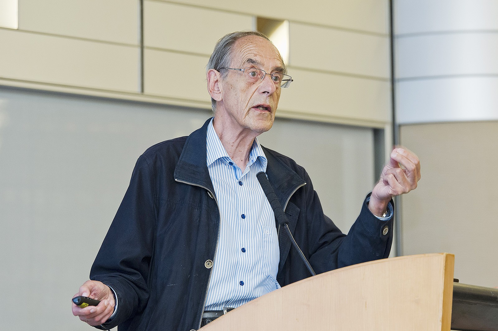Professor Herbert Gleiter delivers the opening lecture of the IAS Materials Summit.