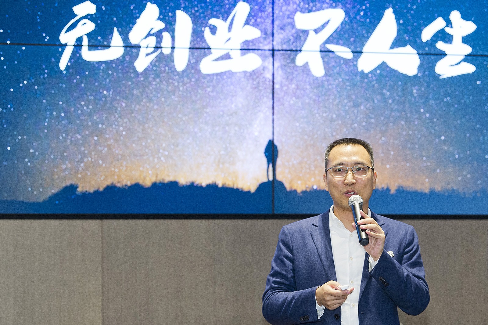 Dr Huang