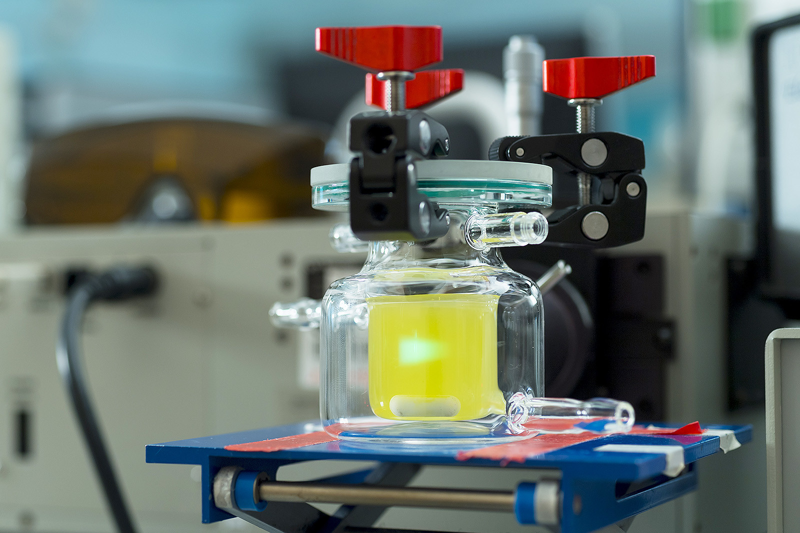 Dr Ng’s research on photoelectrocatalysis offers a solution to produce hydrogen through artificial photosynthesis and generate renewable energy.