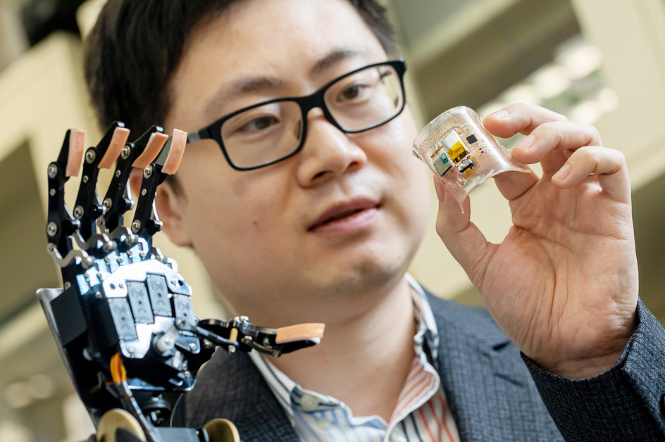 CityU’s advanced robotic VR system teleoperates robots for COVID-19 swab tests