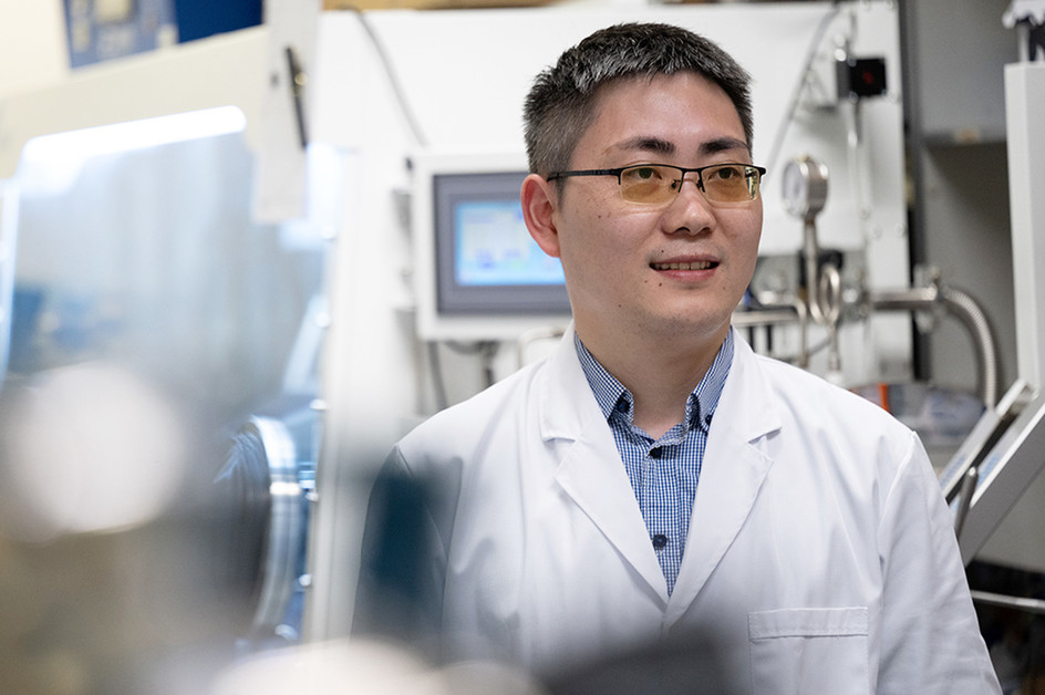  Professor Xu Jijian of the Department of Chemistry at CityUHK receives the Croucher Tak Wah Mak Innovation Award 2025