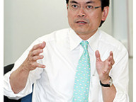 101217_Yau-1.jpg Thumbnail