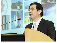 120419-1_Lu.jpg Thumbnail