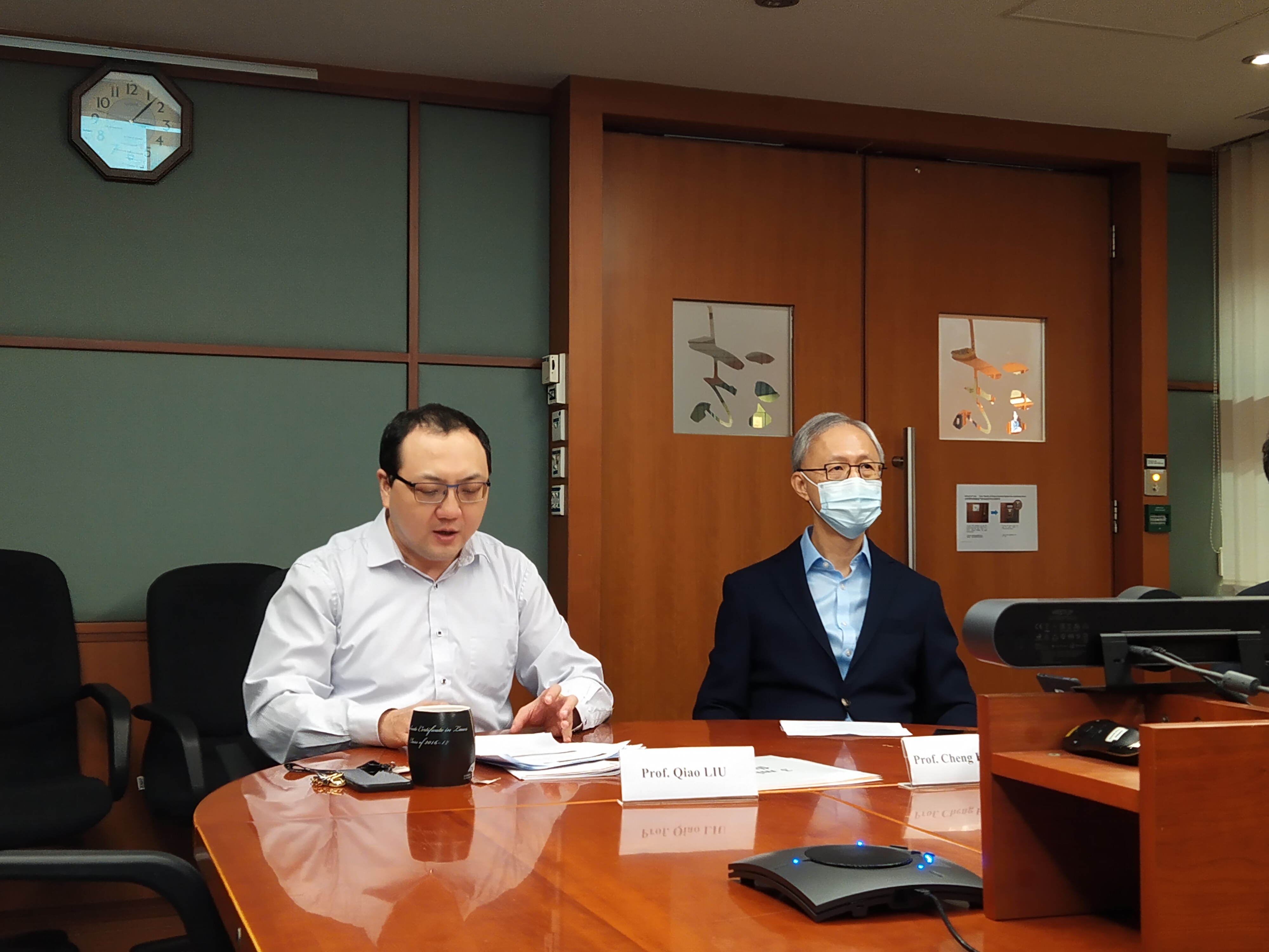 Prof. Tan Cheng Han (right), delivered the opening speech;  Prof. Liu Qiao (left) chaired the symposium.