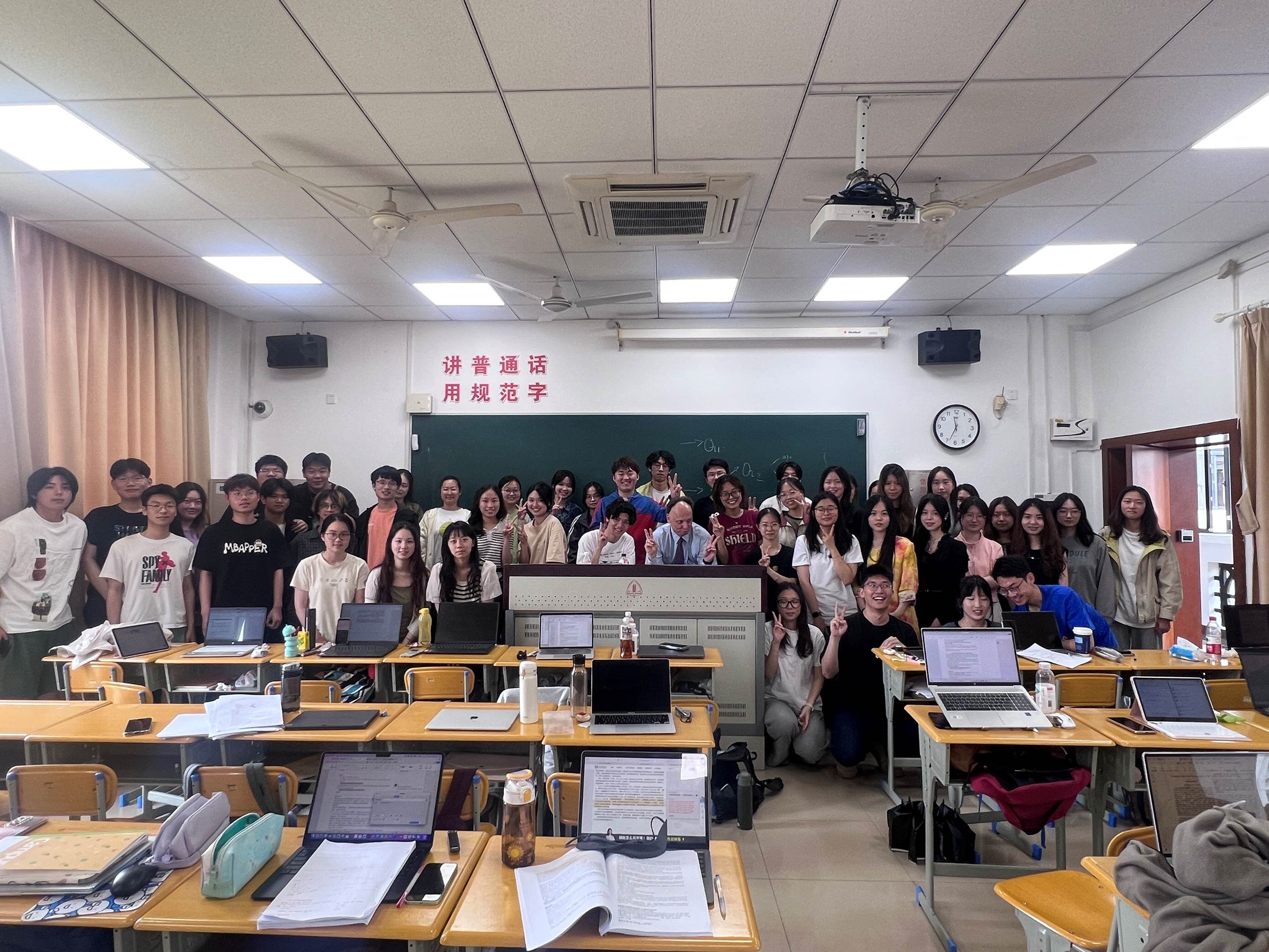Prof. Michael TSIMPLIS visited Ningbo Maritime Court