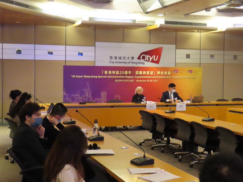 (Ms.Elsie Leung Oi-sie delivered the keynote speech at the opening ceremony)