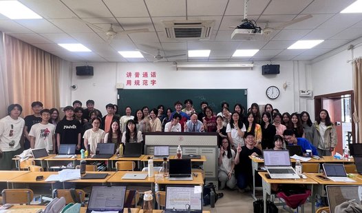 Prof. Michael TSIMPLIS visited Ningbo Maritime Court